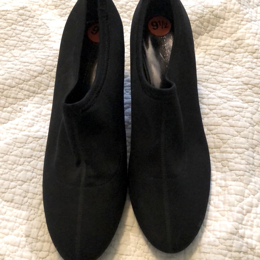Etienne Aigner slip on heeled bootie 9.5